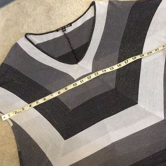 Cable & Gauge Top V Neck Sparkly Metallic Knit Stripe Tunic Black Gray Size L - Picture 9 of 11